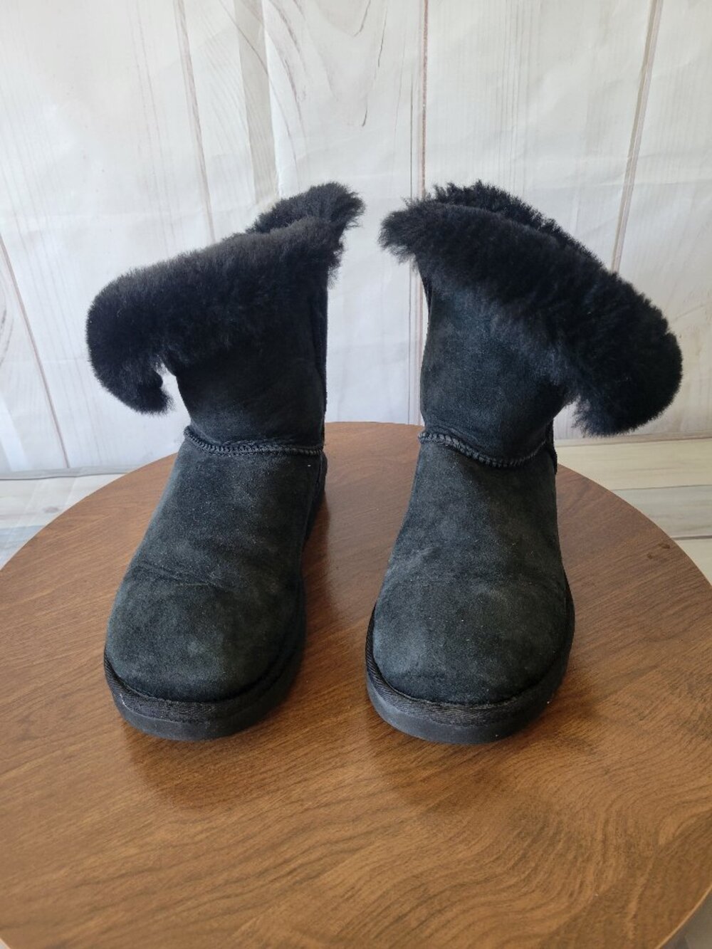 UGG Black Bailey Button II Suede Leather Short Winter Boots, Women’s 7 Cozy Warm